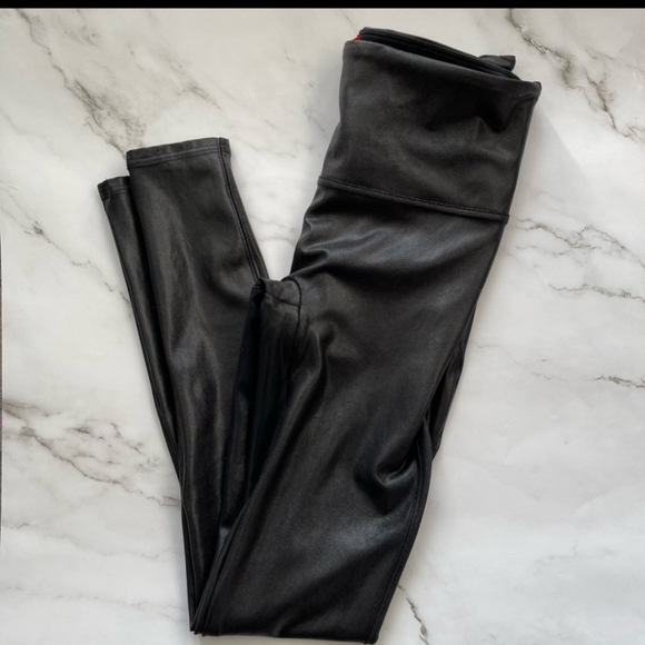SPANXS FAUX LEATHER LEGGINGS BLACK SIZE MEDIUM - Picture 3 of 6